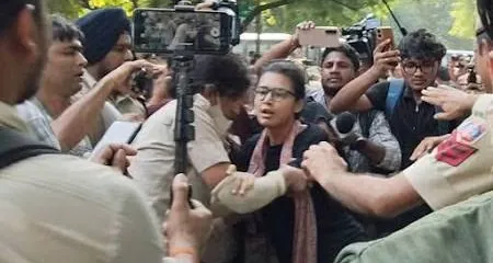  AISA राष्ट्रीय अध्यक्ष नेहा बोरा मंडी हाउस से हिरासत में, संगठन ने लगाया 'अपहरण' का आरोप
