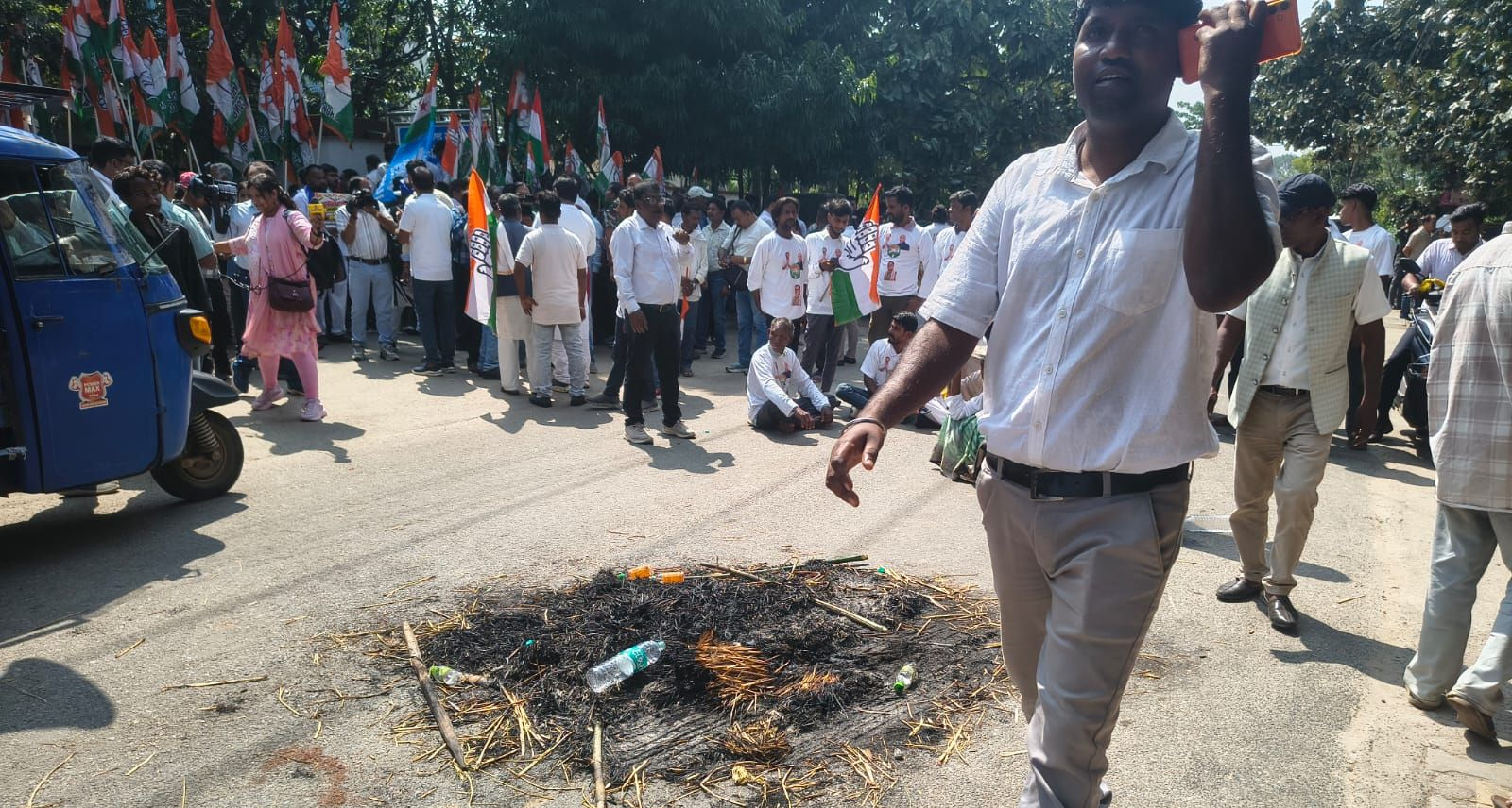 ज्ञानेश कुमार के इस्तीफे की मांग: कांग्रेस का उग्र प्रदर्शन, पुलिस से धक्का-मुक्की और पुतला दहन