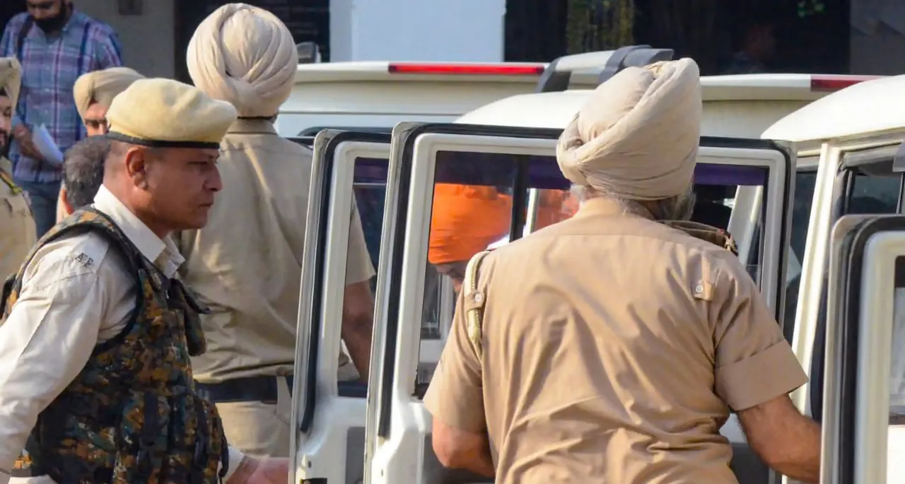 मानसा में पुलिसकर्मी ने पत्नी और बेटों पर चलाई गोलियां, खुद को भी किया शूट