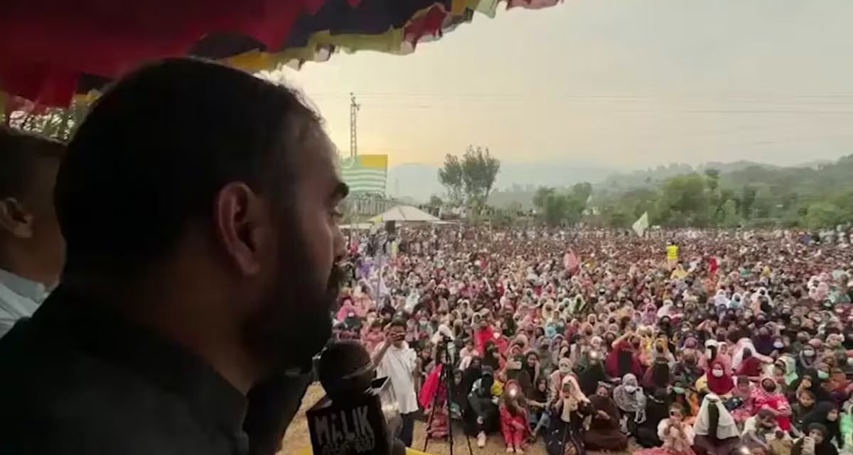 POK में भड़का जनआक्रोश: 115वें दिन LOC के पास जुटी भारी भीड़, पुंछ-मेंढर मार्ग खोलने की उठी मांग