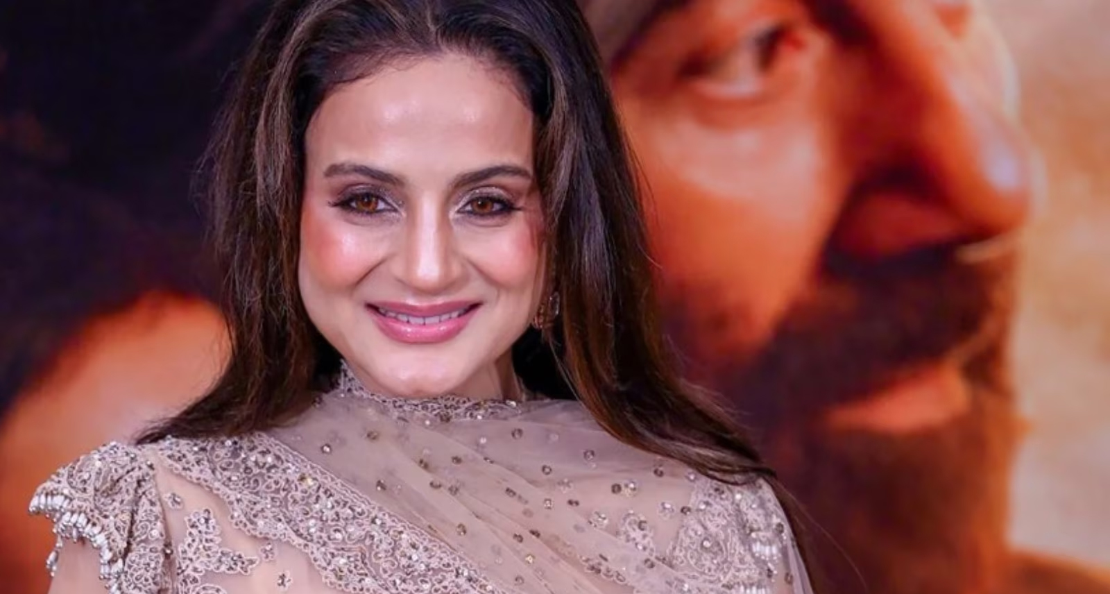 अमीषा पटेल की मां के घर ₹5 लाख के गहनों की चोरी: डेढ़ साल से काम कर रही हाउस हेल्प गिरफ्तार, 15 सितंबर तक पुलिस रिमांड पर