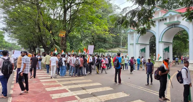 रांची में परीक्षा धांधली पर फूटा छात्रों का गुस्सा: सीबीआई जांच पर अड़े, विधानसभा घेराव के लिए सड़कों पर उतरी भारी भीड़