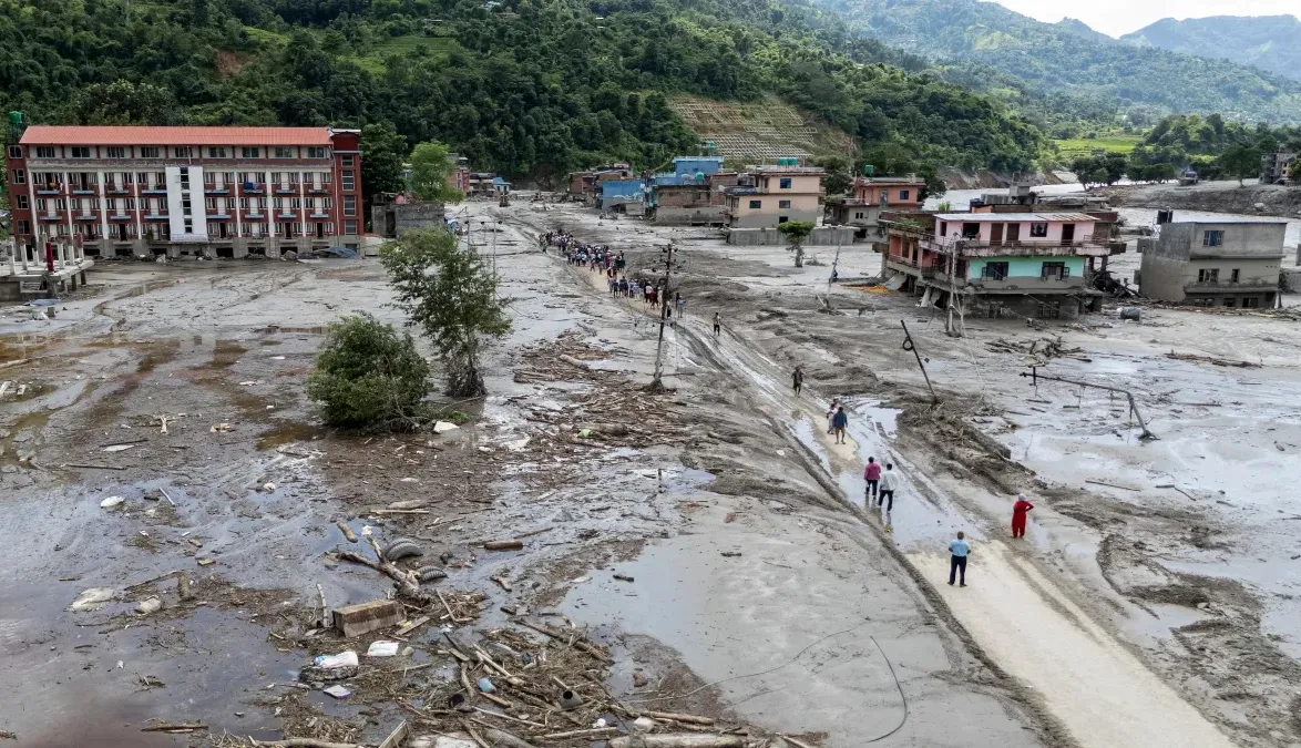नेपाल में प्राकृतिक कहर: बूढ़ी गंडकी नदी में भूस्खलन और बाढ़ से भारी तबाही, 3 पुल बहे और कई घर खतरे में