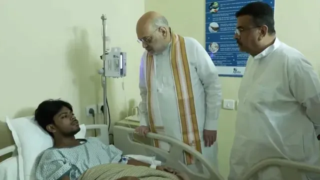 गृह मंत्री अमित शाह ने चोरबागान भगदड़ पीड़ितों से की मुलाकात, पूजा पंडालों के कार्यक्रम किए रद्द