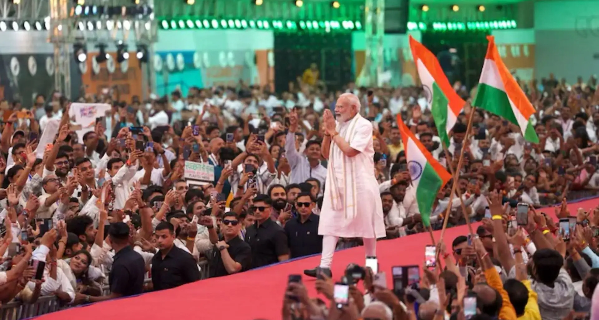 मुंबई में पीएम मोदी की रैली से पहले तीन संदिग्ध हिरासत में: फर्जी PMO आईडी और बंदूक बरामद, जांच में जुटी क्राइम ब्रांच
