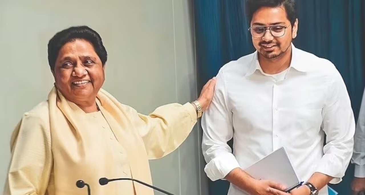 BSP में बड़ा फेरबदल: मायावती ने आकाश आनंद को नेशनल कोऑर्डिनेटर पद से हटाया, छोटे भाई ईशान आनंद की एंट्री से नई चर्चा गर्म