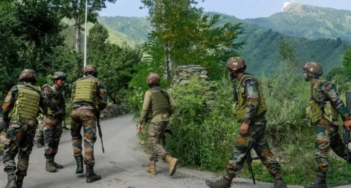 बडगाम में सुरक्षा बलों का बड़ा प्रहार: आतंकियों का ठिकाना ध्वस्त, भारी मात्रा में राशन और सामान बरामद