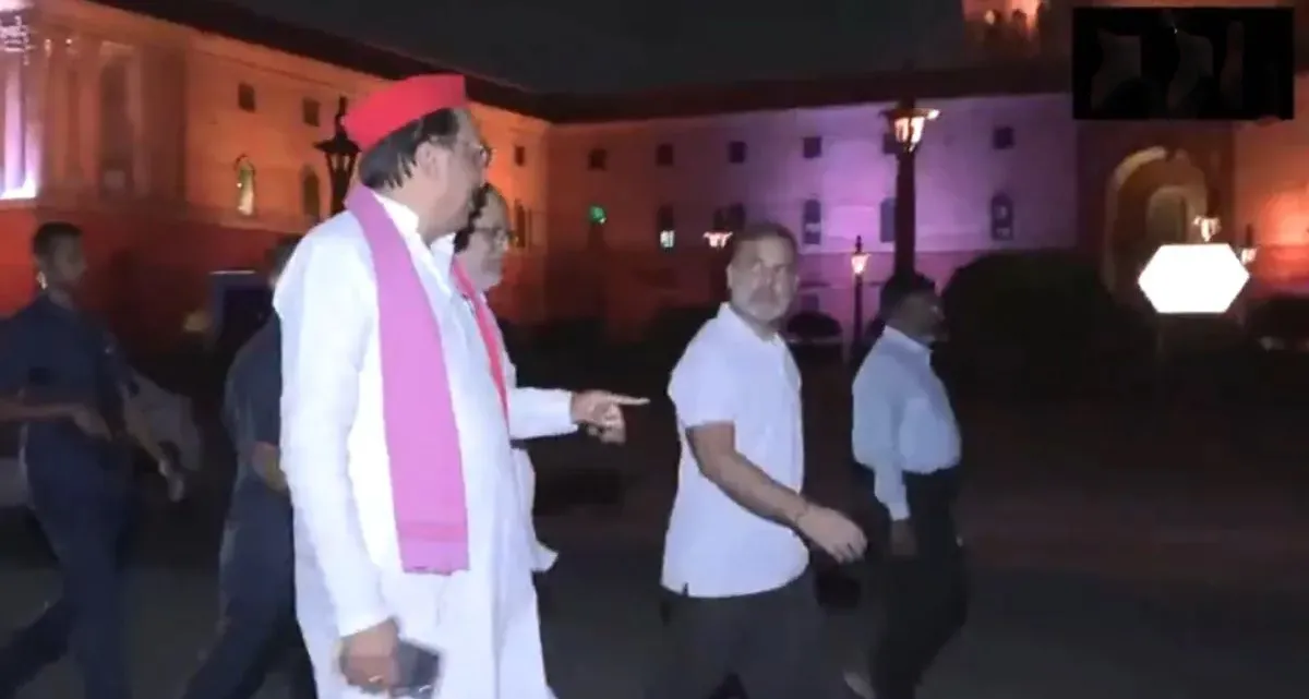 राष्ट्रपति से मिला विपक्ष का प्रतिनिधिमंडल प्रतिनिधिमंडल, विजय चौक पर धरना