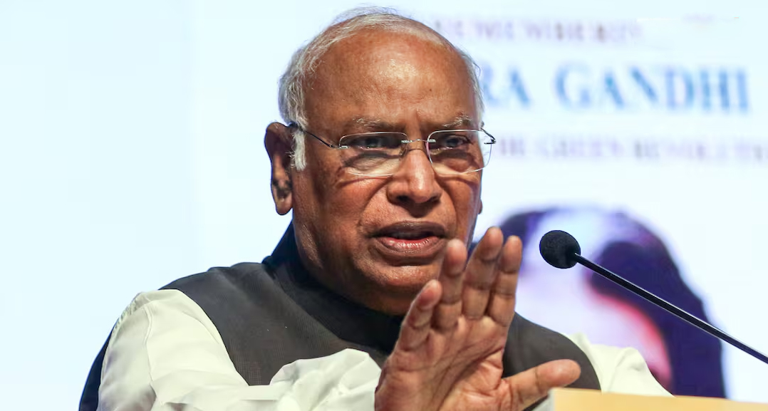 चुनाव आयोग पर खरगे का हमला: CEC का इस्तीफा, बैलेट पेपर से चुनाव और SIR रद्द करने की रखीं 3 बड़ी मांगें
