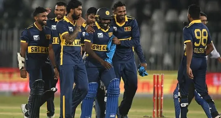 गद्दाफी स्टेडियम में ढहा पाकिस्तान का 'बैटिंग ऑर्डर', श्रीलंका ने 8 विकेट से रौंदकर फाइनल में बनाई जगह!
