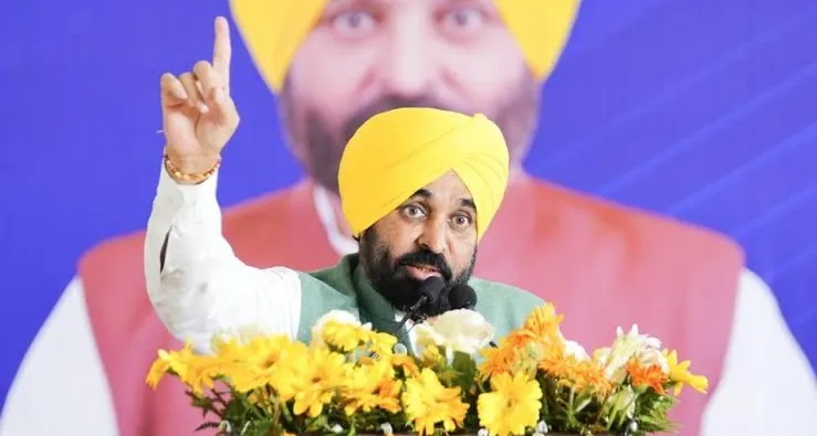 सीएम भगवंत मान ने कमलपुरा पंचायत को सौंपा ₹51 लाख का चेक, विपक्ष पर साधे तीखे निशाने