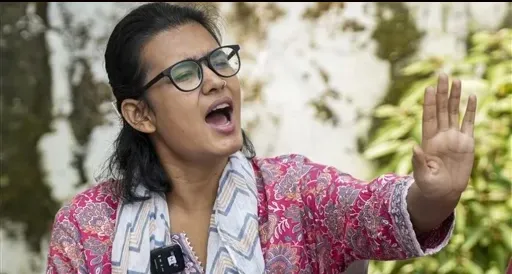 'पीस बॉन्ड' पर साइन करने से नेहा बोरा का इनकार: पूछा— "मुझे किसकी शांति बनाए रखने के लिए कहा जा रहा है?"