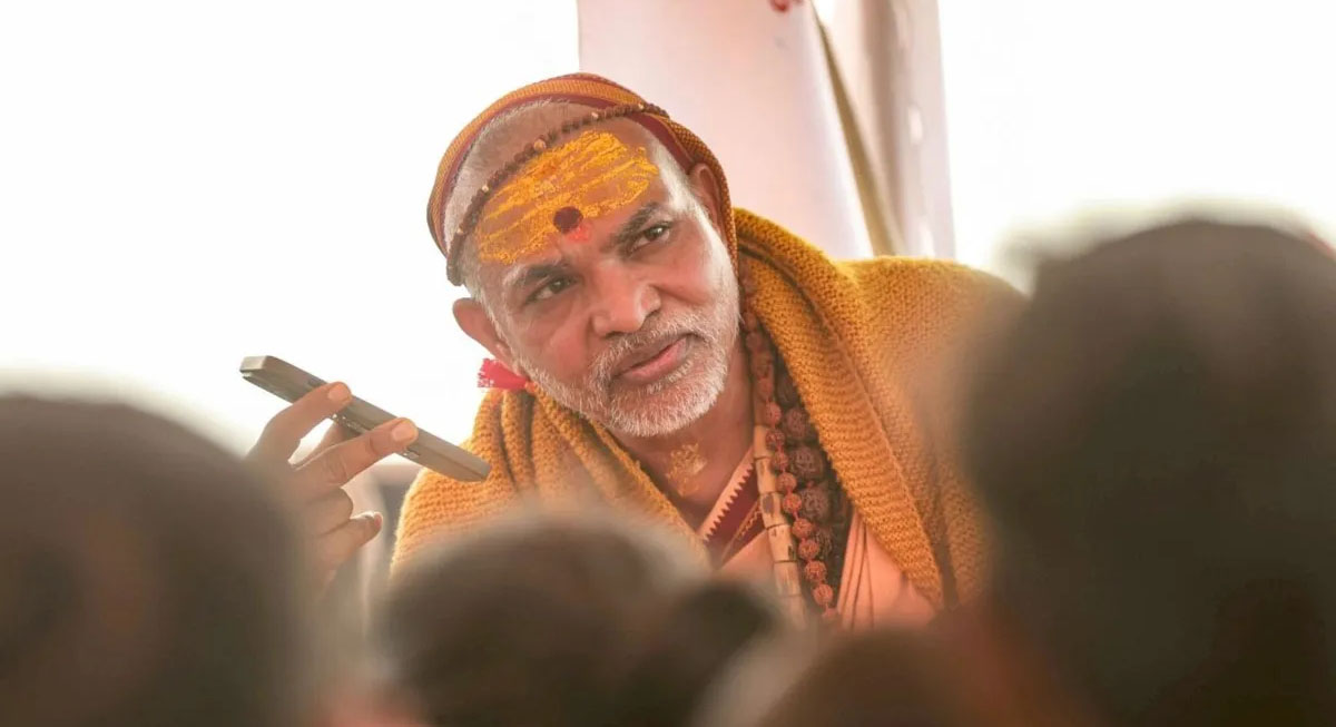 "101 बटुकों के पैर छूने से नहीं धुलेगा प्रयागराज का पाप" — शंकराचार्य अविमुक्तेश्वरानंद का डिप्टी सीएम पर बड़ा हमला