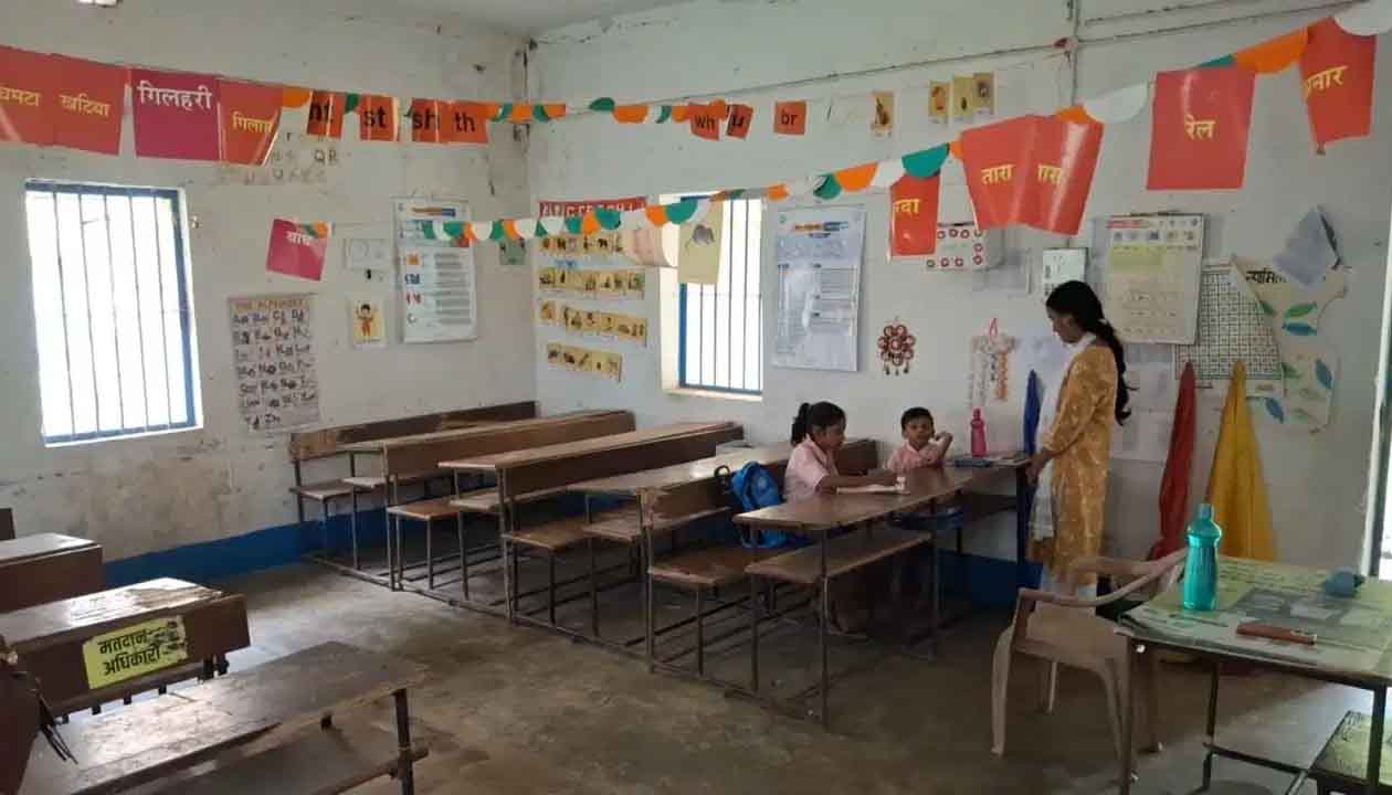 झारखंड में अनोखा स्कूल: 2 छात्र, 2 सरकारी शिक्षक और हर दिन पकता है 'मिड-डे मील', जानिए राजधानी रांची के इस विद्यालय की पूरी कहानी