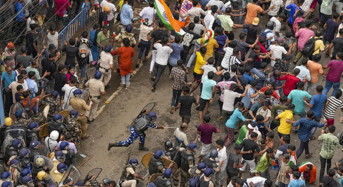 चुनावी रणक्षेत्र बना कोलकाता: पीएम मोदी की ब्रिगेड रैली से पहले भारी हिंसा, समर्थकों पर पथराव और तोड़फोड़