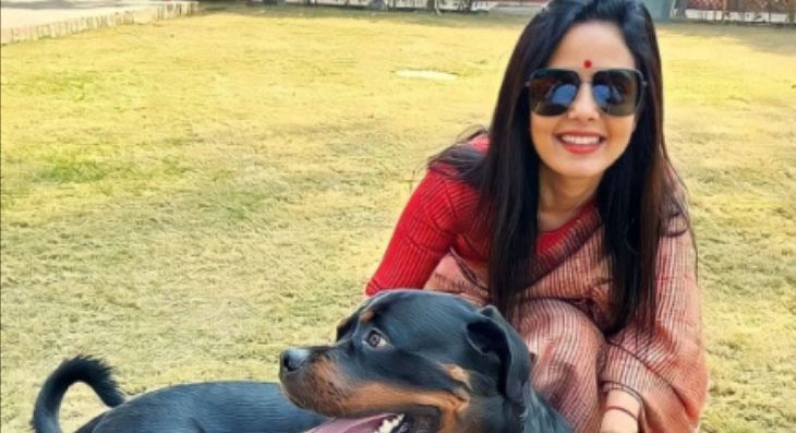 'हेनरी' की कस्टडी पर छिड़ी कानूनी जंग: ट्रायल कोर्ट के फैसले के खिलाफ दिल्ली हाईकोर्ट पहुंचीं महुआ मोइत्रा
