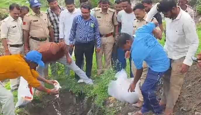 उज्जैन के उन्हेल में तनाव: कुएं में मिला गौवंश का कटा सिर; विहिप और बजरंग दल ने दी उग्र आंदोलन की चेतावनी