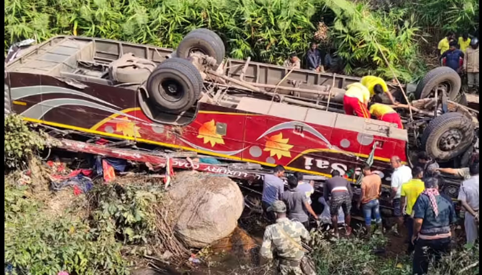 ओडिशा में प्रकृति और नियति का कोहराम: बस हादसे और भीषण तूफान ने ली 8 जिंदगियां