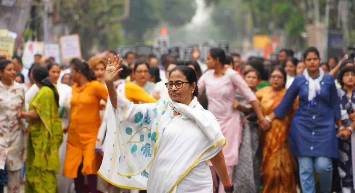 बंगाल चुनाव से पहले ममता का 'मास्टरस्ट्रोक': आज से लागू हुईं दो बड़ी योजनाएं, केंद्र पर साधा निशाना