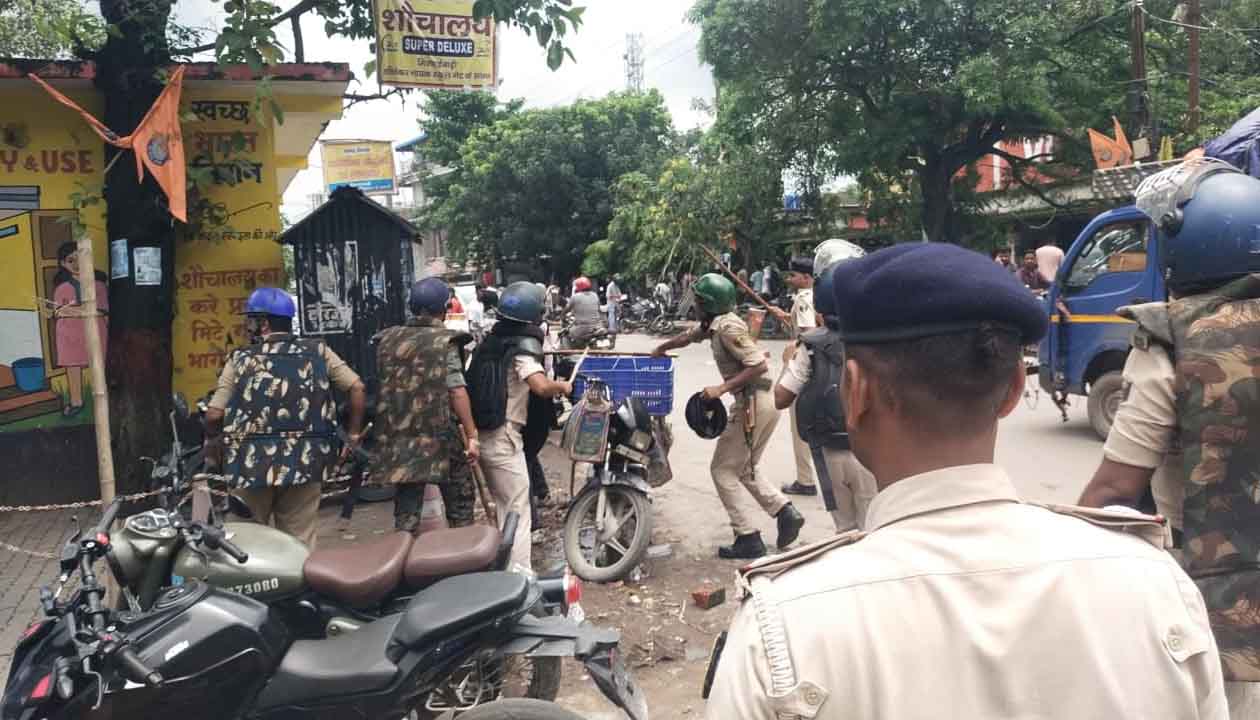 जंतर मंतर लाठीचार्ज की आग बिहार पहुंची: कटिहार में छात्रों का प्रदर्शन उग्र, पुलिस ने किया लाठीचार्ज, पथराव में सदर सीओ घायल
