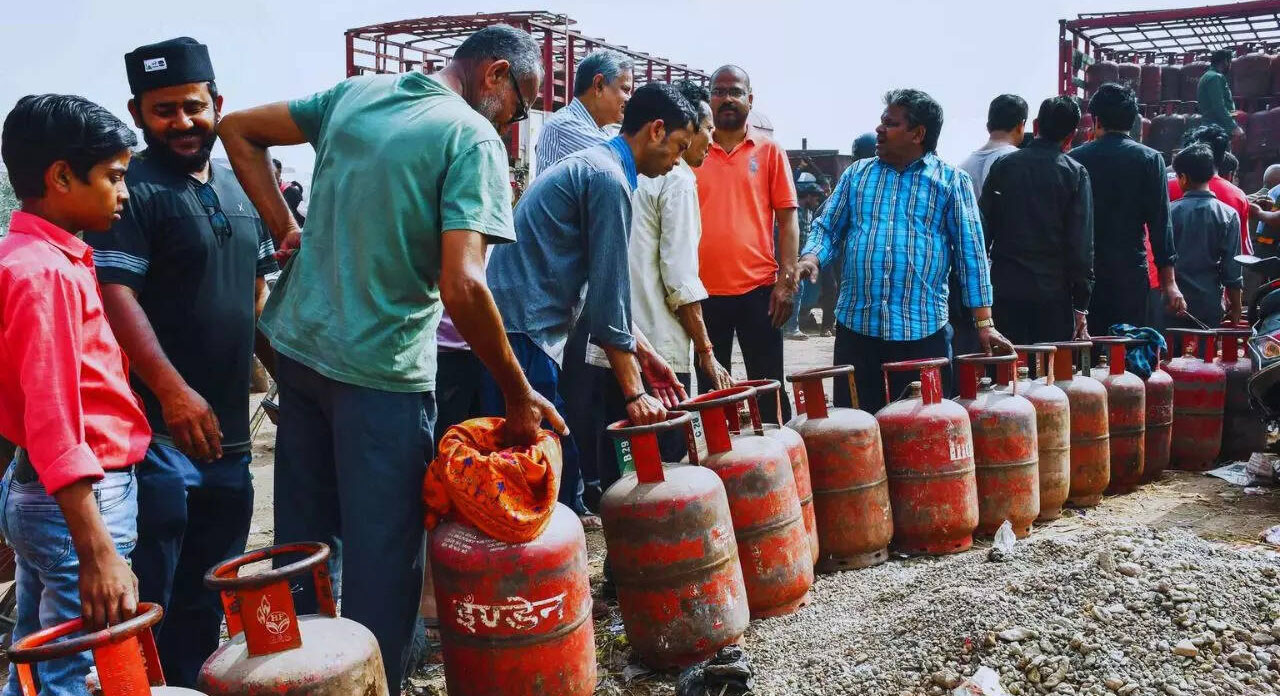 IGL का बड़ा आश्वासन: दिल्ली-NCR में नहीं रुकेगी रसोई गैस की सप्लाई, PNG कनेक्शन की मांग हुई दोगुनी