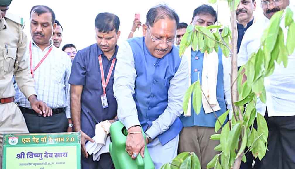 सीएम विष्णुदेव साय का विपक्ष को दोटूक जवाब— पेड़ कटने के बदले लगाए जा रहे हैं उससे ज्यादा पौधे, नई उद्योग नीति में भी किया गया है अनिवार्य