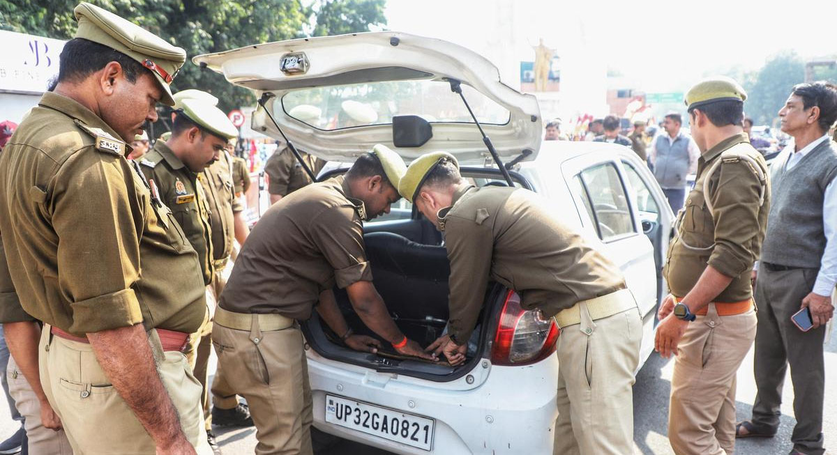 यूपी की 19 कचहरियों को बम से उड़ाने की धमकी: अयोध्या-लखनऊ समेत हाई अलर्ट पर प्रदेश, सर्च ऑपरेशन जारी