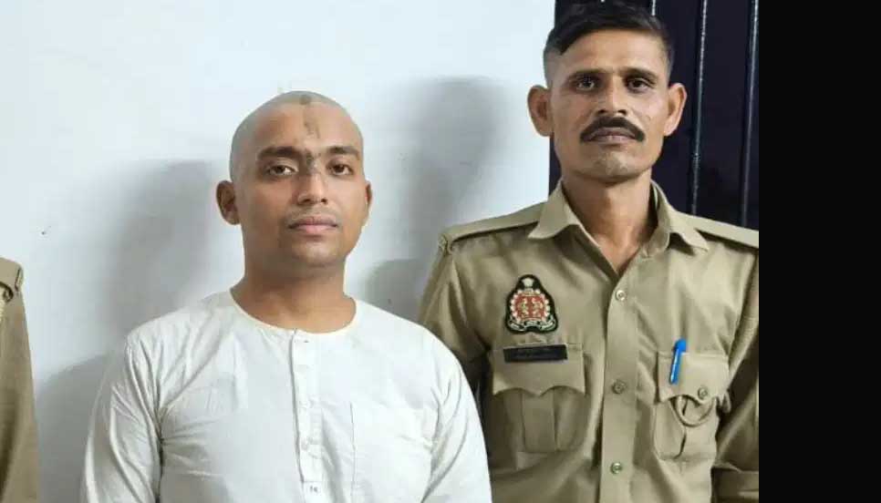 धर्म की आड़ में घिनौना खेल: मथुरा में 20 लाख के पैकेज वाला 'टेक-इंजीनियर' बना फर्जी साधु, हाईप्रोफाइल युवतियों से दुष्कर्म और ब्लैकमेलिंग का भंडाफोड़