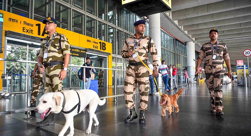 कोलकाता एयरपोर्ट : इंडिगो के विमान में मिला 'बम' का पत्र, हाई-अलर्ट पर सुरक्षा एजेंसियां
