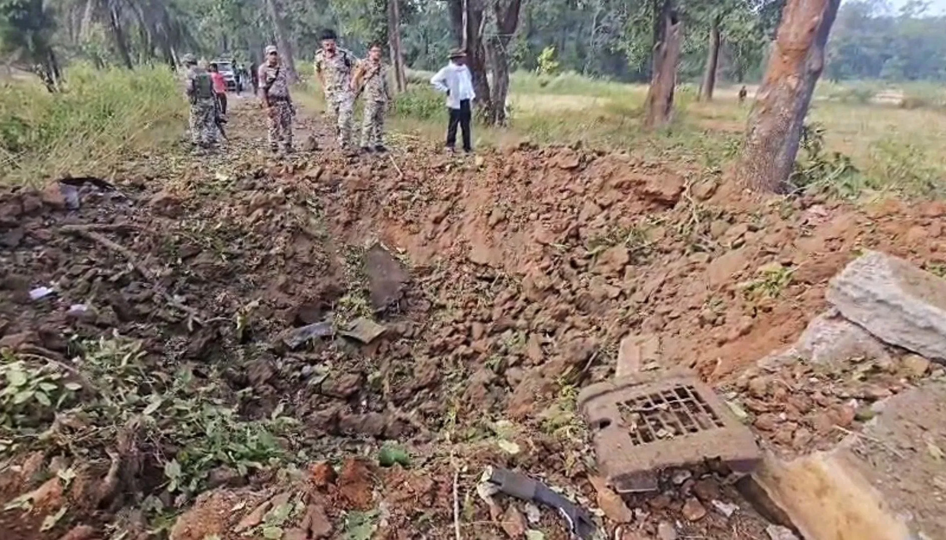 नक्सल मुक्त घोषणा के बाद कांकेर में पहला धमाका: IED निष्क्रिय करने के दौरान DRG के 3 जवान घायल