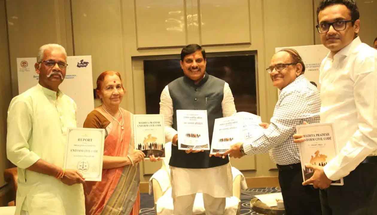 मध्य प्रदेश में UCC की दस्तक: उच्च स्तरीय समिति ने CM मोहन यादव को सौंपा फाइनल ड्राफ्ट, जानें क्या हैं बड़ी बातें, 4 भाग, 404 धाराएं और 9.58 लाख सुझाव