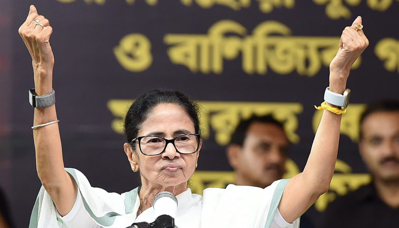 ममता बनर्जी ने चुनाव आयोग पर बोला हमला, कहा— "संस्थानों का दुरुपयोग कर राज्य पर कब्जा करना चाहती है BJP"