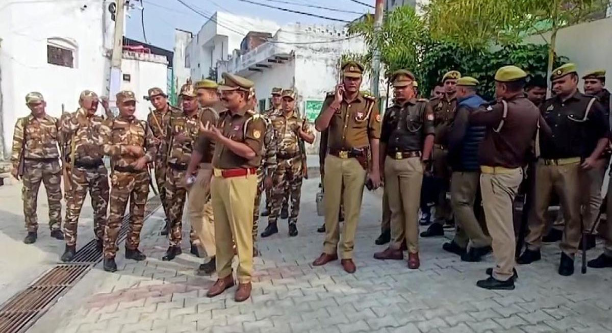 संभल में 'अलविदा जुमे' पर सुरक्षा का कड़ा पहरा: 19 मजिस्ट्रेट और भारी फोर्स तैनात, सड़क पर नमाज पढ़ने पर पाबंदी