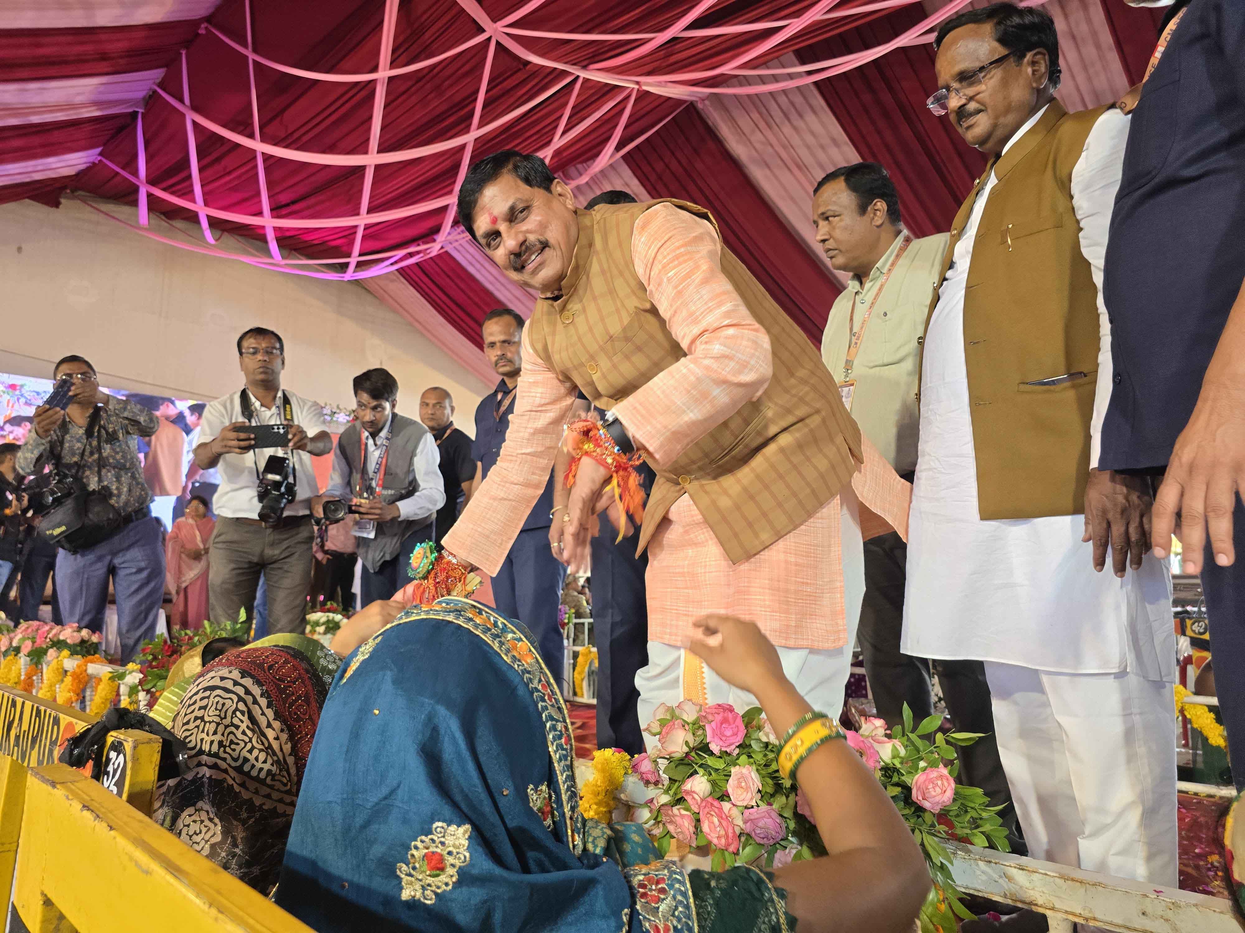 सीएम मोहन यादव का मैराथन दौरा: उज्जैन से भोपाल और बैतूल तक,  ग्रामीणों के साथ 'रात्रि चौपाल' करेंगे मुख्यमंत्री