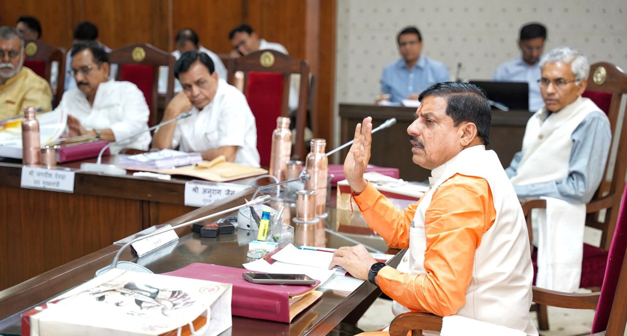 MP कैबिनेट में बड़े फैसलों पर मुहर: शुरू होगी 'सुगम बस परिवहन सेवा', हर विधानसभा में बनेंगे 900 करोड़ के खेल परिसर