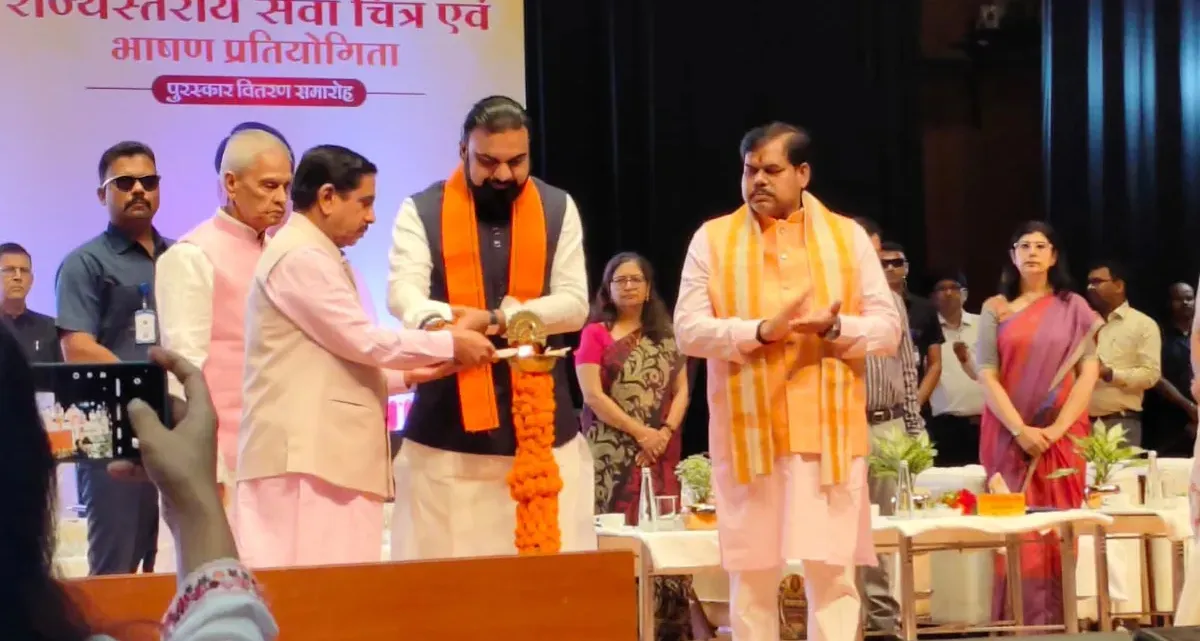 "जाति और राजनीति ने शिक्षा को पहुँचाया नुकसान", पटना में केंद्रीय मंत्री प्रह्लाद जोशी का बड़ा बयान