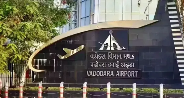 राजकोट एयरपोर्ट पर पटाखे फोड़ते ही भड़की भीषण आग