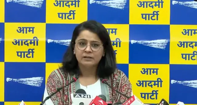 दिल्ली में AAP को झटका: मुख्य प्रवक्ता प्रियंका कक्कड़ ने थामा कांग्रेस का हाथ, केजरीवाल पर साधा निशाना