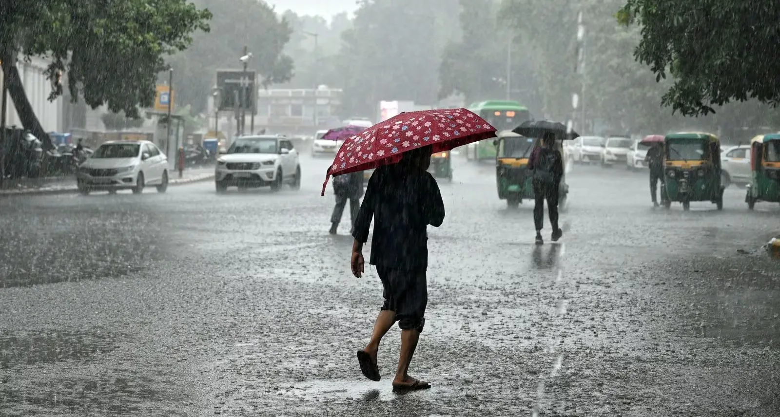 विजयादशमी पर मौसम का मिजाज: दक्षिण भारत में भारी बारिश का अलर्ट, उत्तर भारत में रहेगा साफ मौसम
