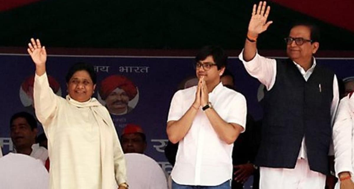 बदले हालात में मजबूत हुए आनंद कुमार: बीएसपी के भीतर क्यों बढ़ा मायावती के भाई का कद?